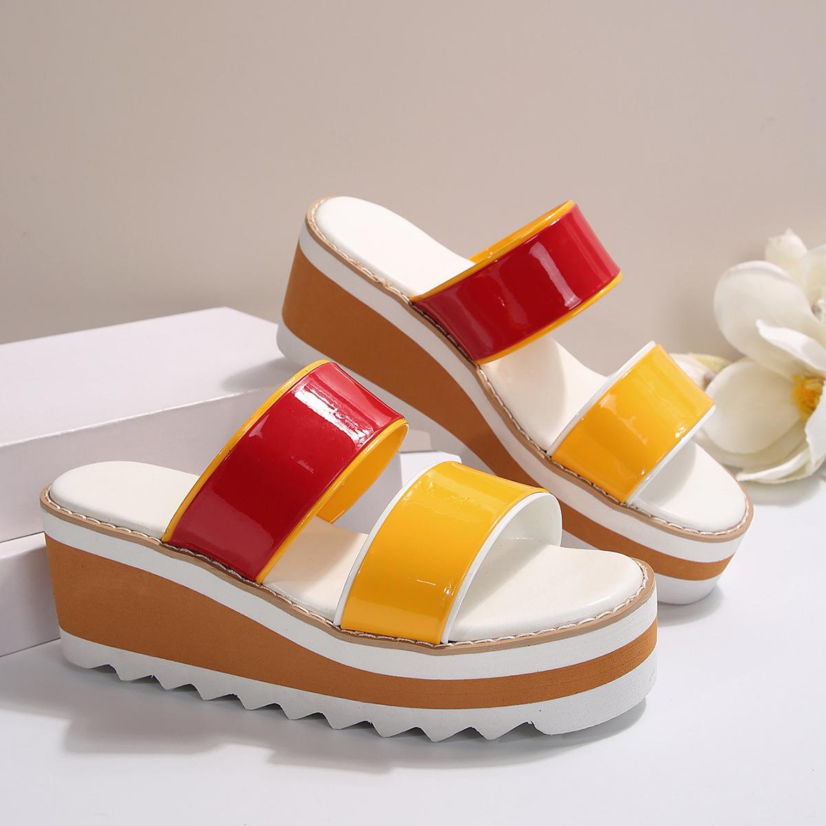 

Сандалии для мам, лето 2024, новые тапочки на танкетке для женщин среднего возраста, модные цветные верхние туфли большого размера 43