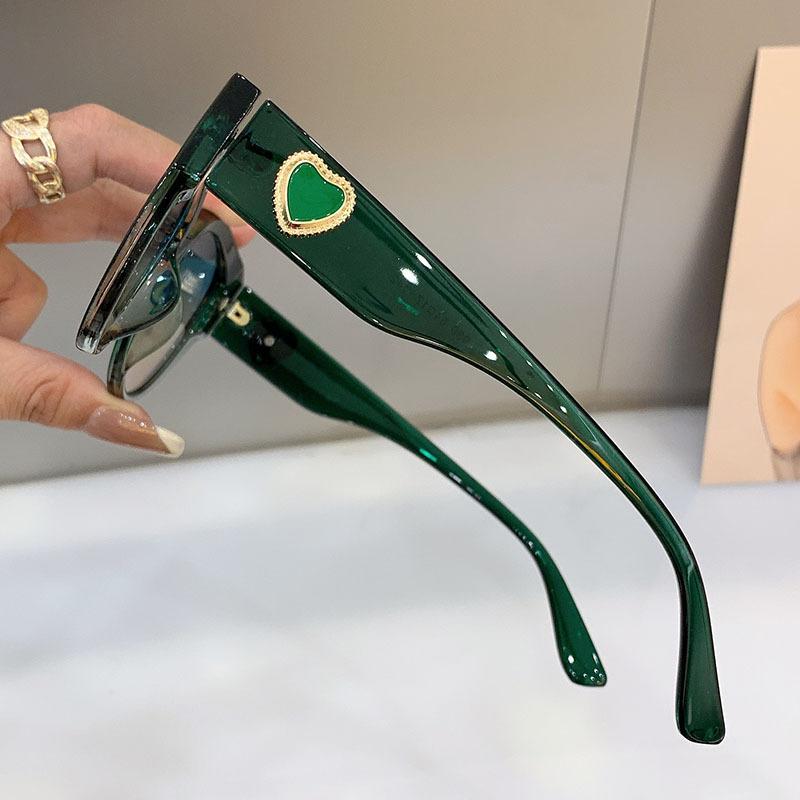Vintage Cat Eye Sunglasses Women Fashion Love Heart Designer Sun Glasses Sexy Ladies Shades UV400 Luxury Brand