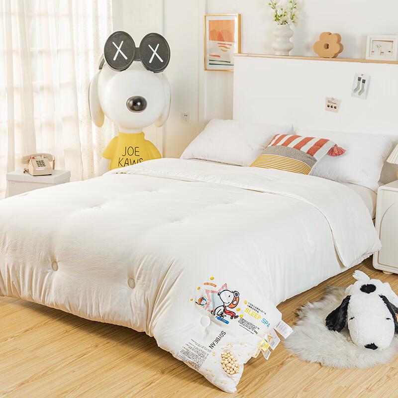 SNOOPY Skin-Friendly Soybean Fiber Quilt
