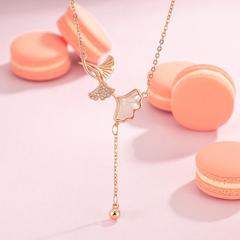 

Spring And Summer Three-Leaf Apricot Necklace, Women S Light Luxury Design, High-End Sense, Send Girlfriend Girlfriend Fringed Collarbone Chain