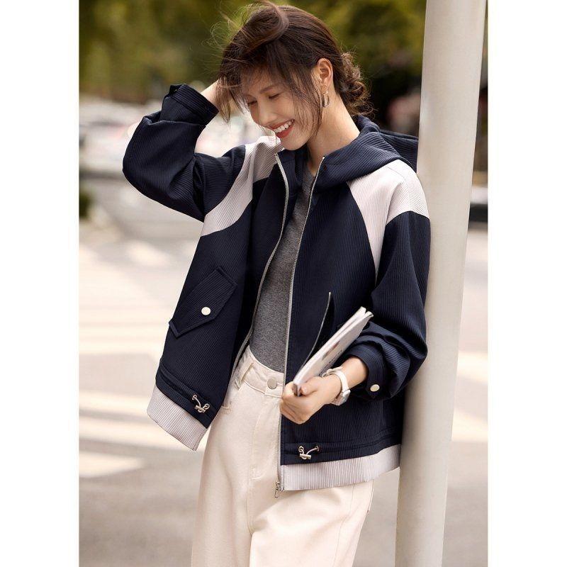 Must-Have de toamnă: Jachetă cu glugă de mărime plus la modă și slăbitoare cu design color block pentru femei