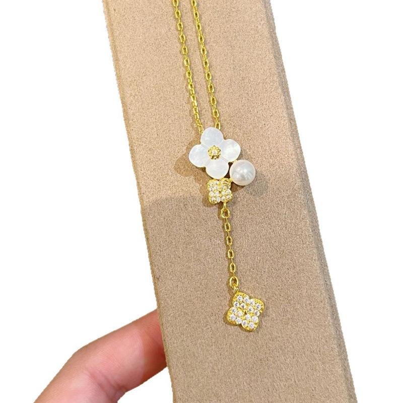 Französische Retro Vierblatt-Blume Weißes Muschel-Halsband, Fünf-Blumen-Armband, Blütenblatt-Temperament, Fortgeschrittenes Leichter Luxus-Set, Live-Übertragungszubehör