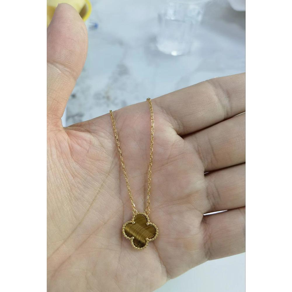 High-end Four-leaf Clover Necklace for Women 18K Rose Red Chalcedony Agate Natural White Shell Pendant Clavicle Chain