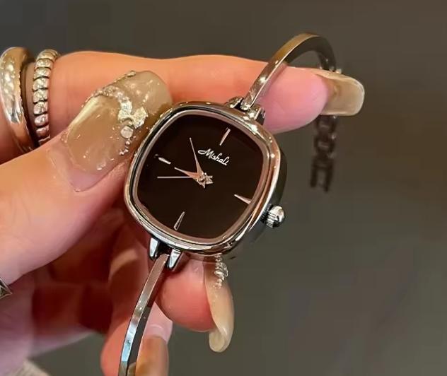 Mishali Retro Light Luxury Women s Quartz Watch Large Dial Fashion Ladies Watch with Thin Metal Band Square Bracelet Wristwatch quartz watch