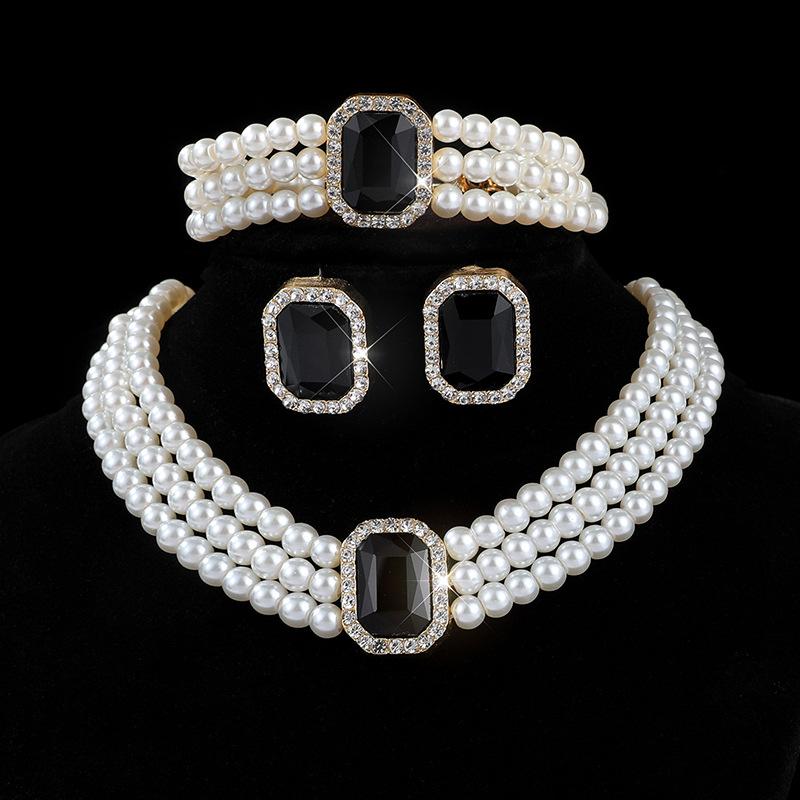 Collana da sposa multistrato perla sintetica cristallo geometrico orecchini a lobo bracciale set da tre pezzi