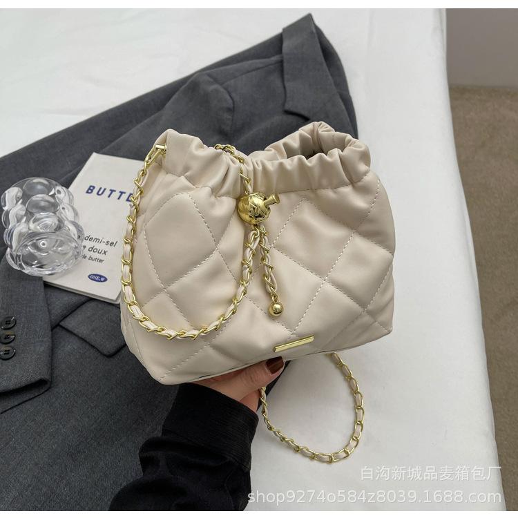 

Foreign niche bucket bag fashion small bag women s 2025 new versatile crossbody bag commuter chain shoulder bag