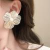 Women's Accessories Metal Flower Leaf Pearl Earrings [Silver Needle]