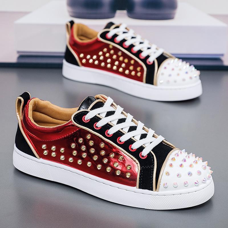 

Трендовая обувь для мужчин Лакированная кожа Повседневная обувь Панк-стиль Клепки Плоская Обувь для скейтборда Молодежная Уличная Крутая Кроссовка 44 красный