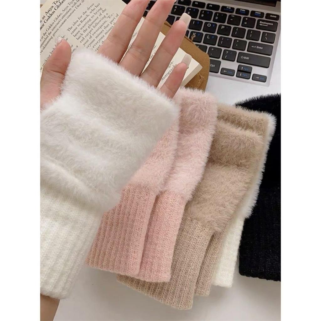 New Trendy Half-finger Plush Gloves, High-value Princess Style, Warm Autumn and Winter Gloves and Socks, Touchscreen Compatible