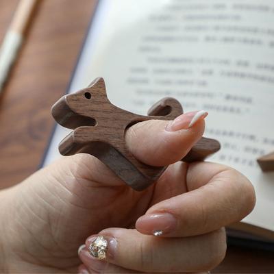 Walnut Cat & Dog Thumb Book Holder One-Handed Page Clip Portable Reading Accessory for Book Lovers Wooden Bookmark Page Press
