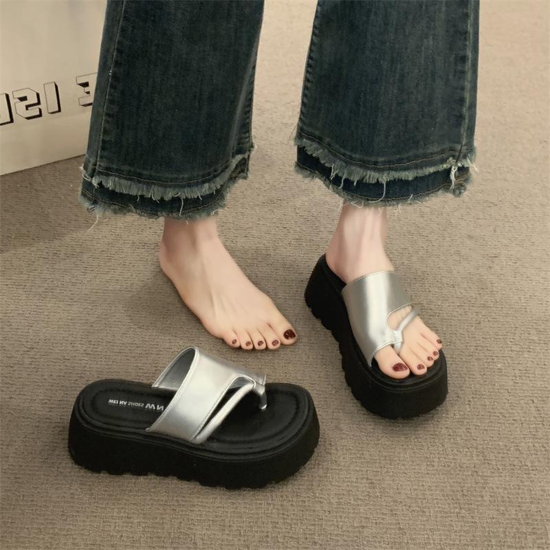 

French set of toe cool slippers women s summer wear new casual flip-flops simple with skirt cool slippers 35 серебряный