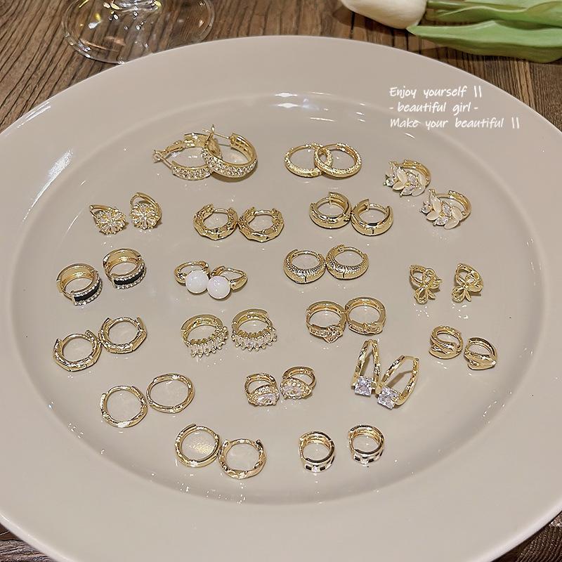 South Korean Elegant Zircon Hoop Earrings - Trendy, Versatile Plain Hoops with Love Design