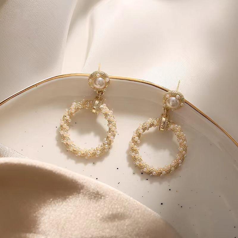 French Retro Pearl Stud Earrings Women's Fashion High-end Earrings New Light Luxury Niche Earrings Temperament Earrings