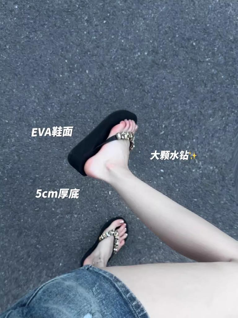 2025 Douyin the Same Internet Celebrity Rhinestone Slippers Women Summer Wear Beach Shoes Clip Drag Cool Slippers Slope Heel Flip-flops Women