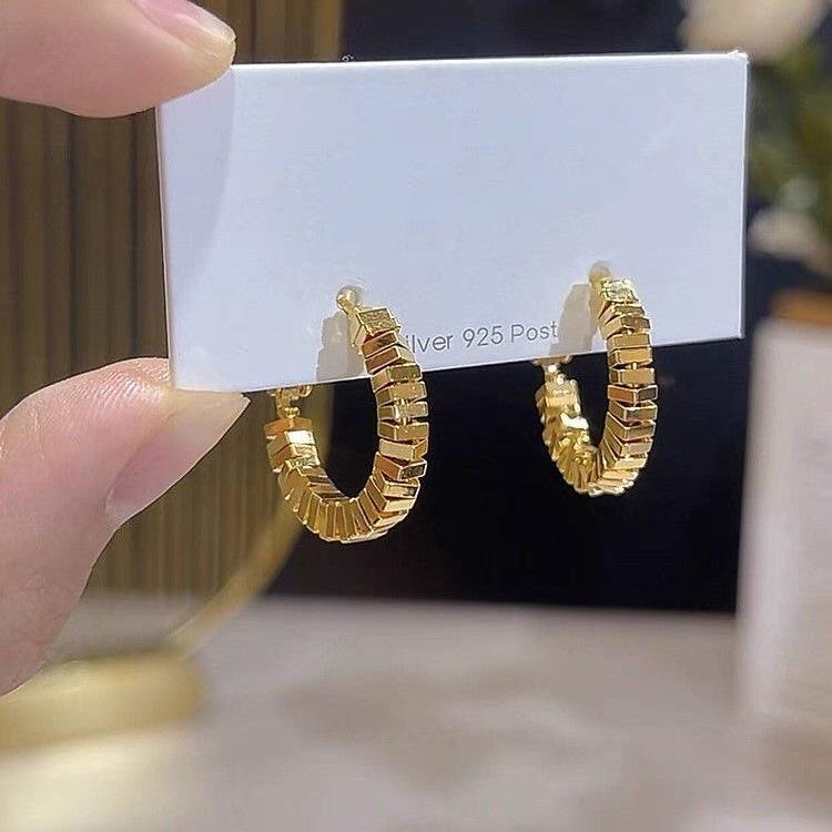 Women s Minimalist French Silver Stud Earrings - Light Luxury, Exquisite, Cool, and Versatile Style