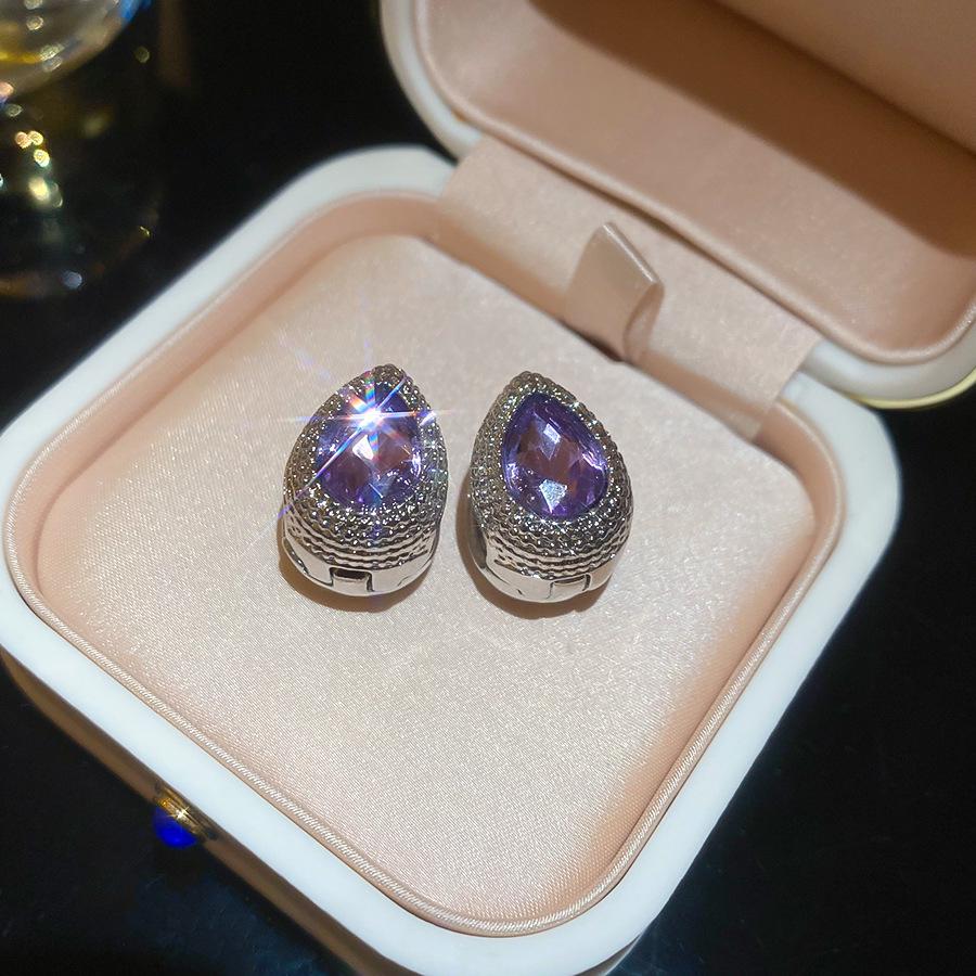 

Silver Needle Heart Zircon Rhinestone Earrings - High-End Fashion Design