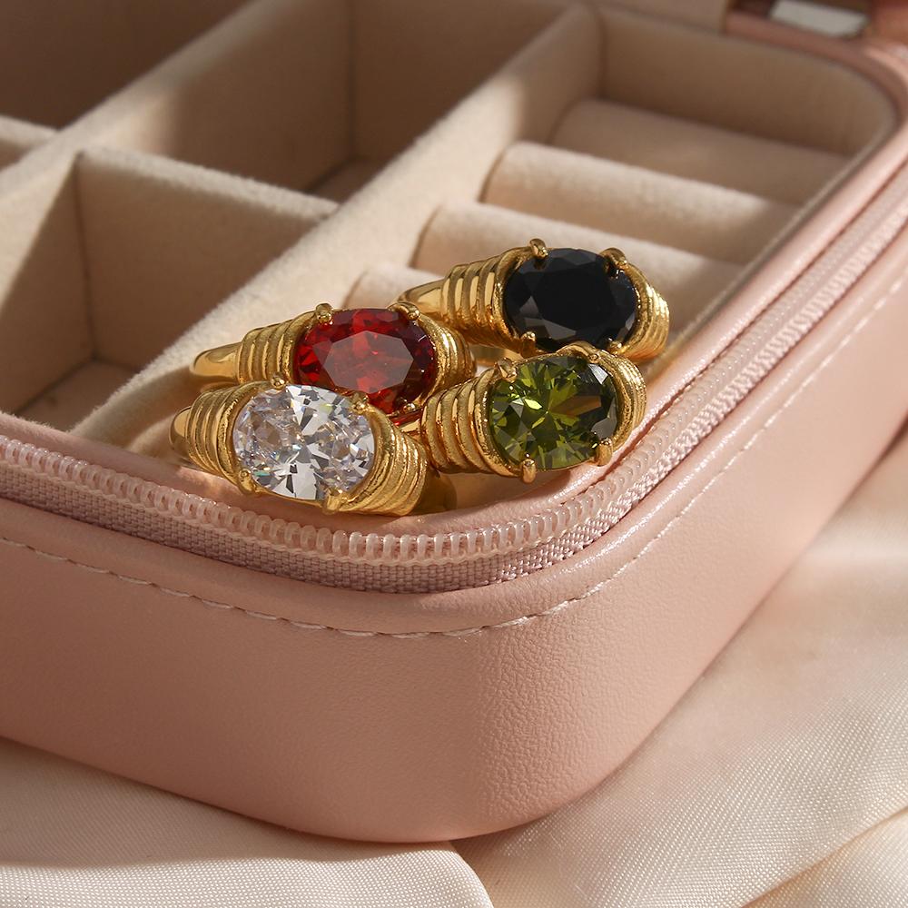 Ring mit kräftiger Krappenfassung und ovalem Schliff, 3A Zirkonia, glänzend, grün, rot, schwarz, weiß, Edelstahl, 18 Karat vergoldet, für Damen