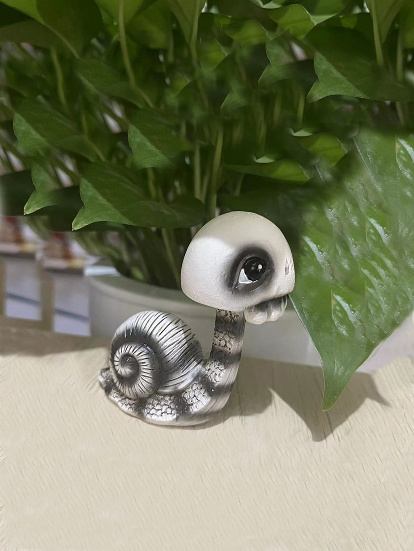 

1 шт. - Хэллоуинская трясущаяся улитка-череп