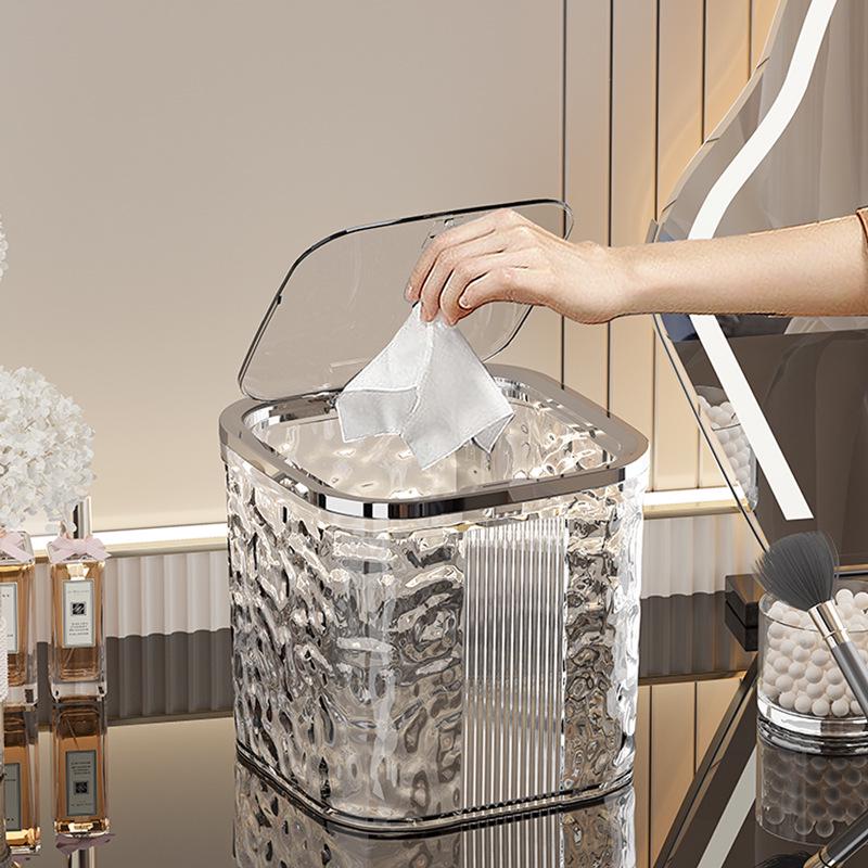 Elegancki kosz na śmieci na biurko z wzorem fali wodnej i podnoszoną pokrywą - Idealny do salonu