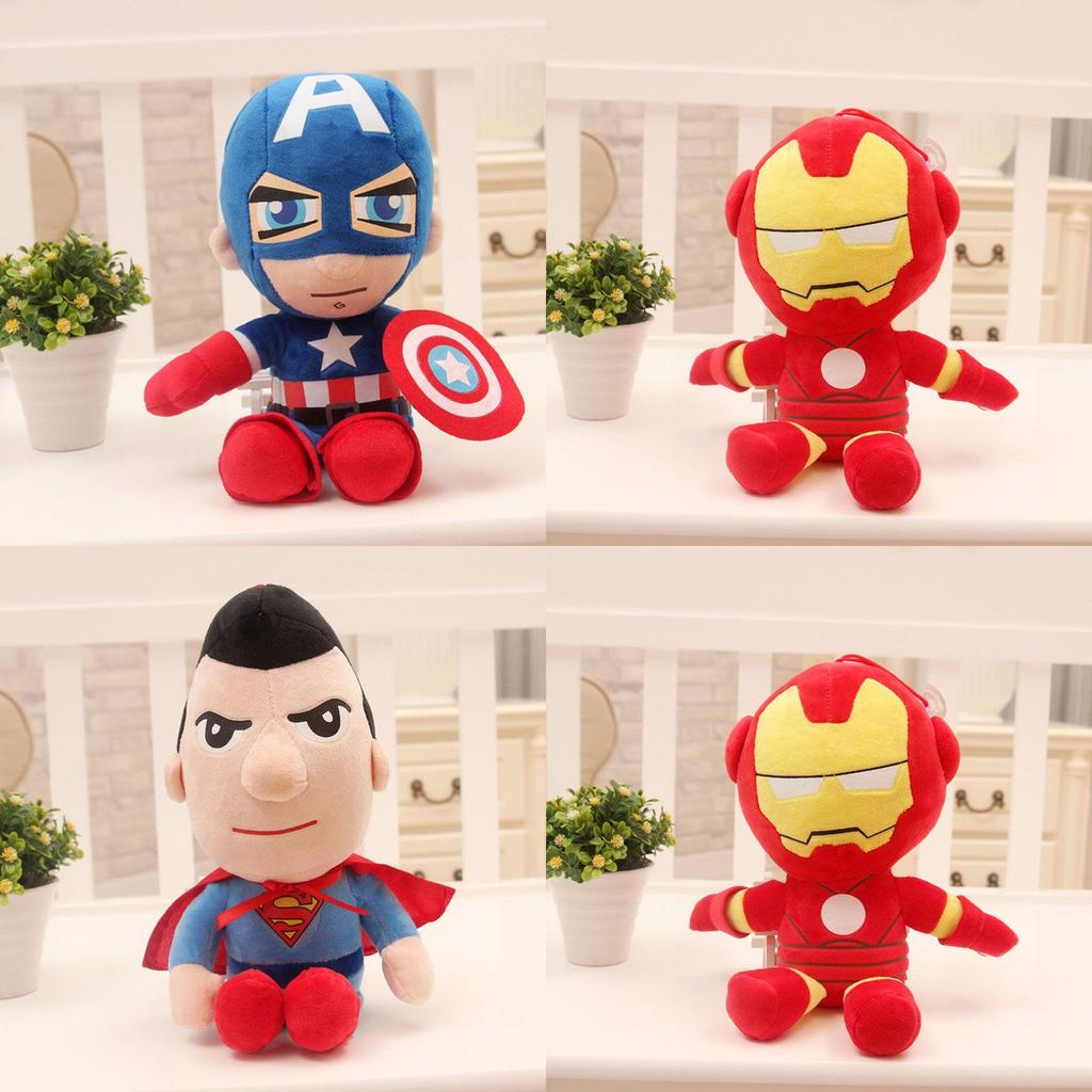 Collezione di peluche colorati degli Avengers con design di Spiderman, Captain America e Ironman