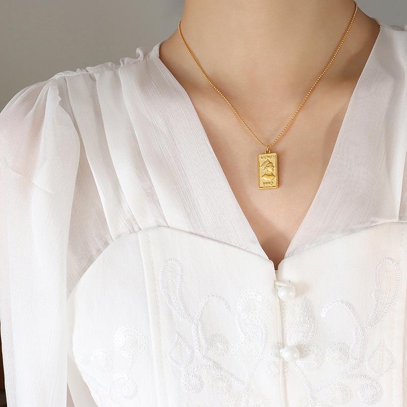 Gold-Plated Double-Sided Queen Portrait Pendant Necklace - Fashionable & Fade-Resistant