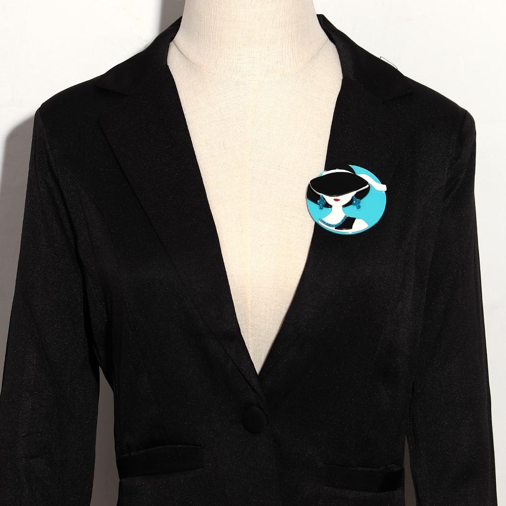 Neue moderne runde Acryl-Broschen für Damen, Mode, Hut, Mädchenfigur, Abzeichen-Pins, Büro Schmuck, Tasche, Kleidung Zubehör, Geschenke