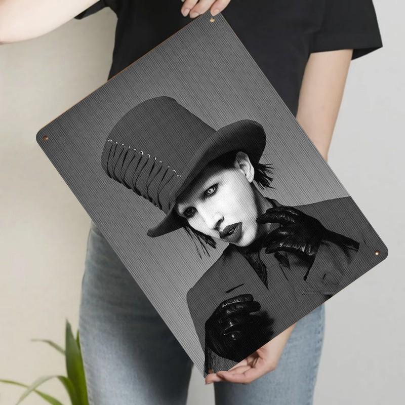 

Gothic Portrait Art Custom Iron Painting Modern Home Wall Decor Creative Metal Craft Hanging Painting 20x30cm（7.8x11.8inch）