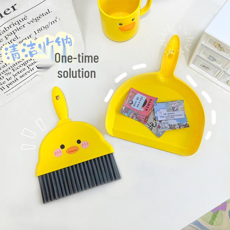 

Мини-набор «Маленький желтый утенок» из мини-метлы и совка для детских столов 23.5x18 cm