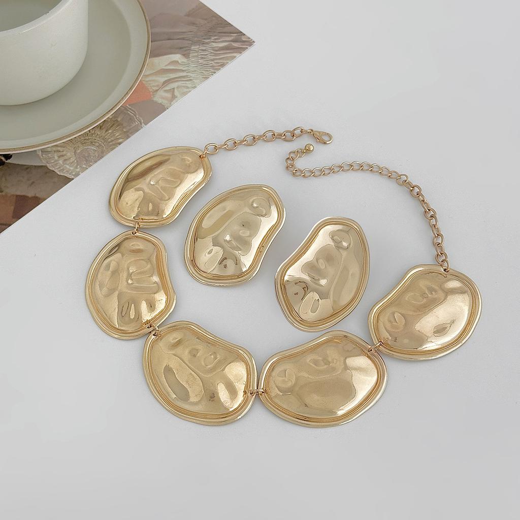 Wind Metal Pleated Irregular Pea Splicing Necklace, Fashionable Geometric Glossy Collarbone Necklace