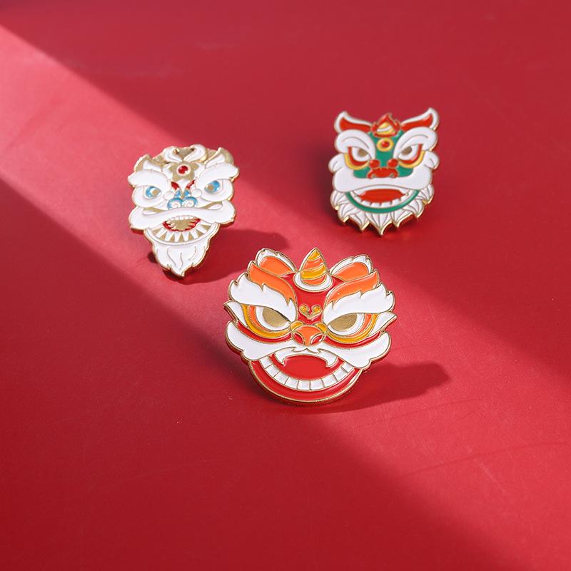 Alloy Eyecatching Lion Head Enamel Brooch For Festive Celebrations And Unique Fashion