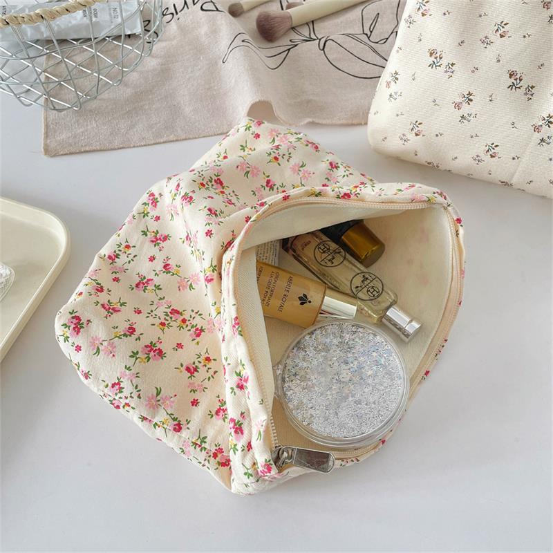 Cute Sweet Floral Cosmetic Bag Large Capacity Portable Travel Makeup Storage Bag Organizer Women Clutch Bag Girly Toiletry Bags