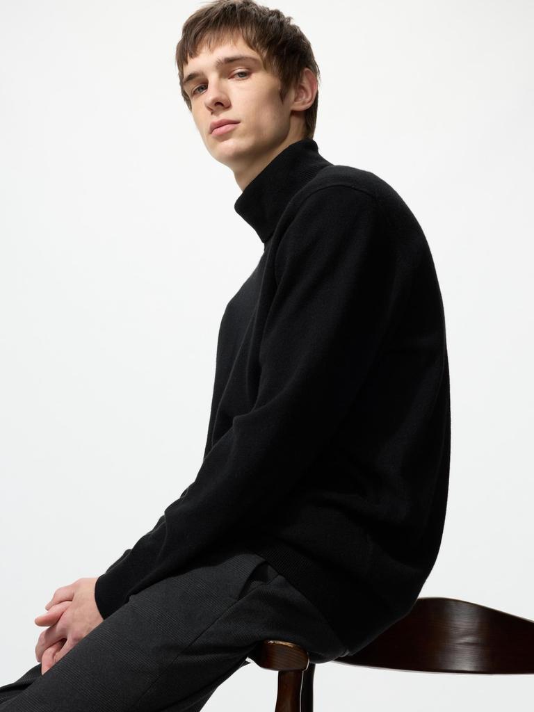 Uniqlo Cashmere Turtleneck Sweater  Long Sleeve 