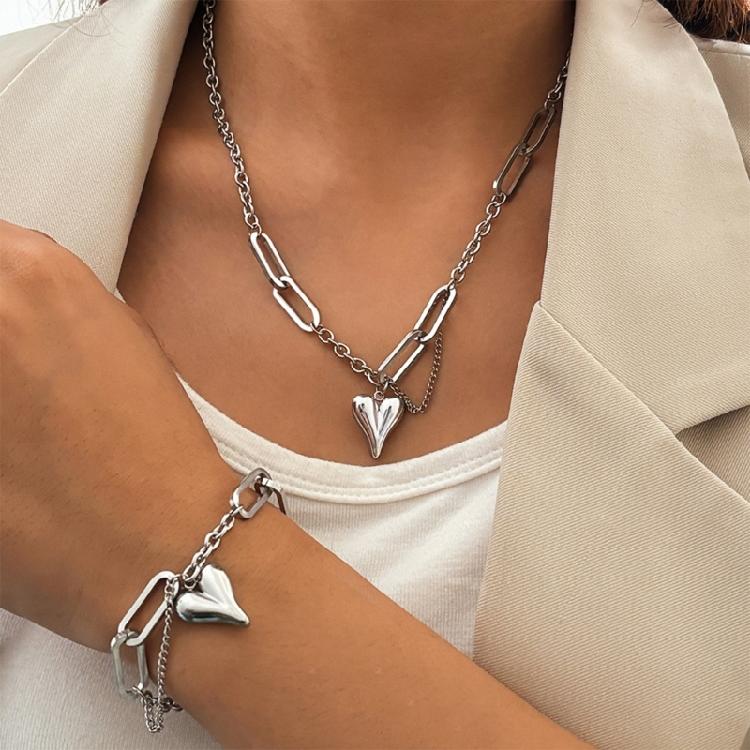 Delicate Heart Pendant Necklace Engagement Wedding Jewelry Set Stainless Steel Texture Suitable for Matching Any Outfits