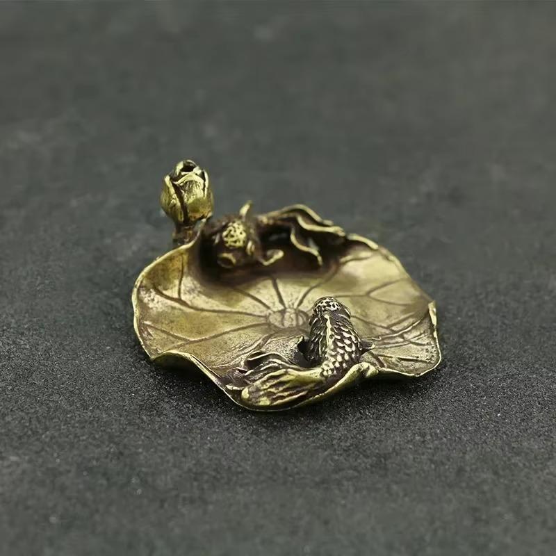Vintage Brass Carp Lotus Leaf Micro Carved Ornament Creative Home Decoration Metal Lotus Leaf Fish Ornament Desktop Tea Pet