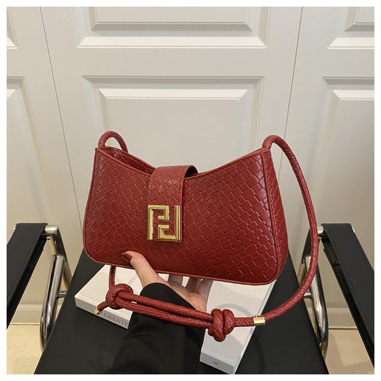 

Летняя сумка 2025 года новая сумка через плечо модный тренд черная сумка нишевая сумка под мышкой модная цепочка сумка-мессенджер красный