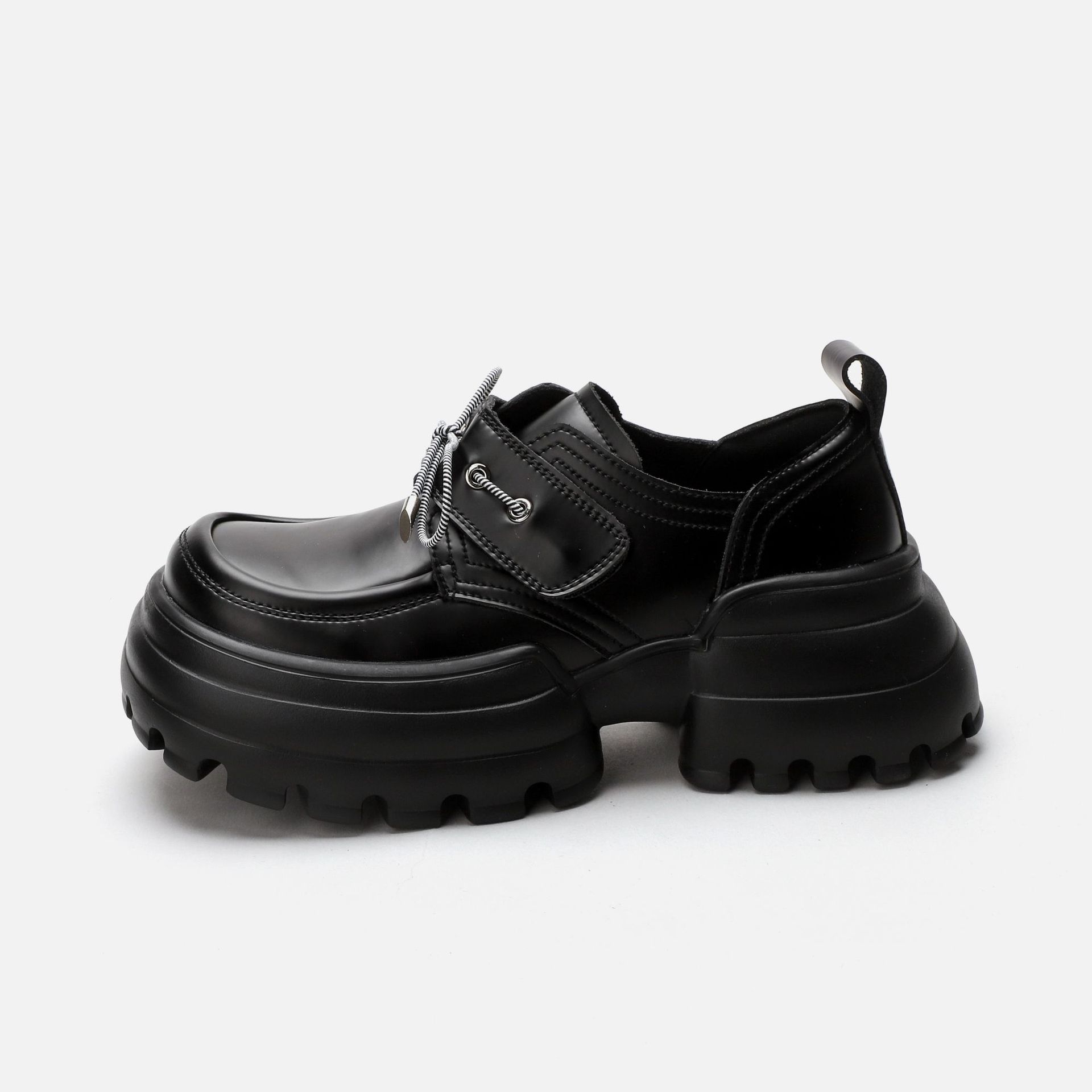 Новые осенне-зимние туфли с квадратной головкой в британском стиле с большой головкой кожаные туфли на платформе с толстой подошвой повседневная женская обувь 35 3577₽