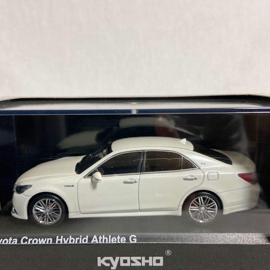 Kyosho Scale Toyota Crown Hybrid Athlete G White Pearl Crystal Shine 210 Series Miniature Model Car 1/43
