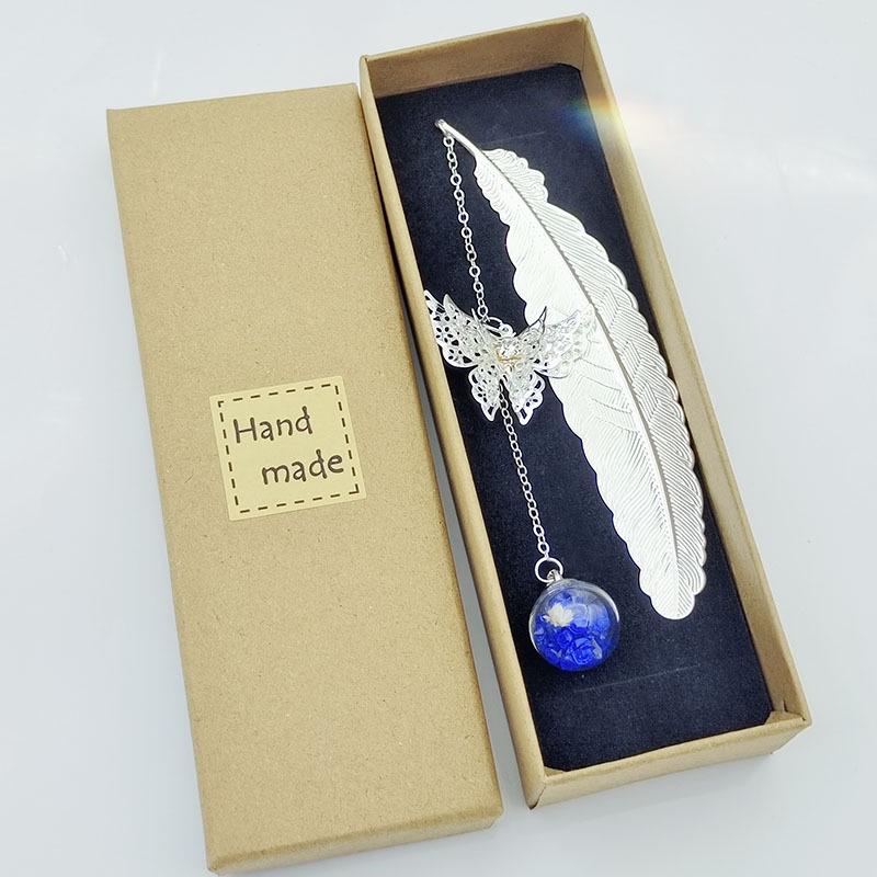 Popular Chinese Metal Feather Bookmark with Dried Flower and Butterfly Design - Perfect Teacher's Day Gift