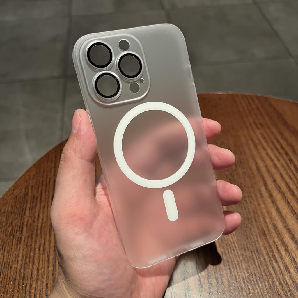 

Ультратонкий матовый чехол для беспроводной зарядки для iPhone 15 14 13 12 Pro Max, матовый полупрозрачный, прозрачный, жесткий магнитный чехол для Magsafe Cover For iPhone 16 чистый
