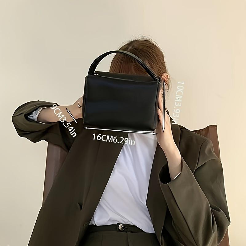 

Korean Minimalist Black & White Mini Crossbody Bag - Durable, Zip Closure, Adjustable Strap, Perfect for Everyday Use чёрный