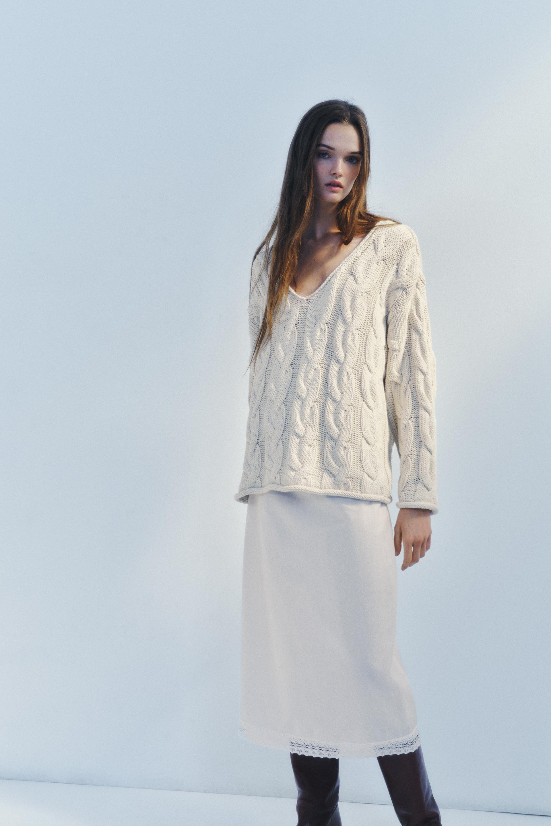 

CABLE-KNIT SWEATER