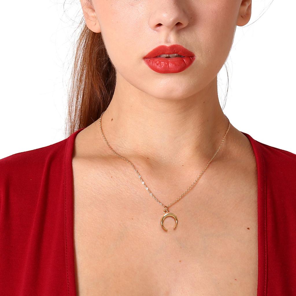 Accessories, Light Luxury, Simple Retro Ethnic Style Necklace, Crystal Pendant, Moon Short Collarbone Necklace.