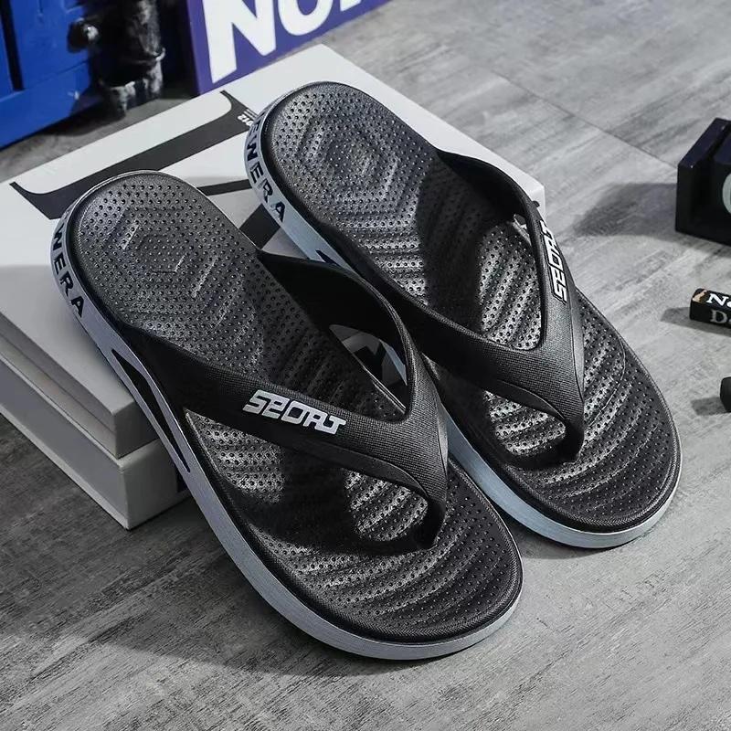 

Новые модные повседневные мужские шлепанцы Простой прямой дизайн Нескользящие дышащие пляжные тапочки Оптовая продажа ПВХ подошва 45