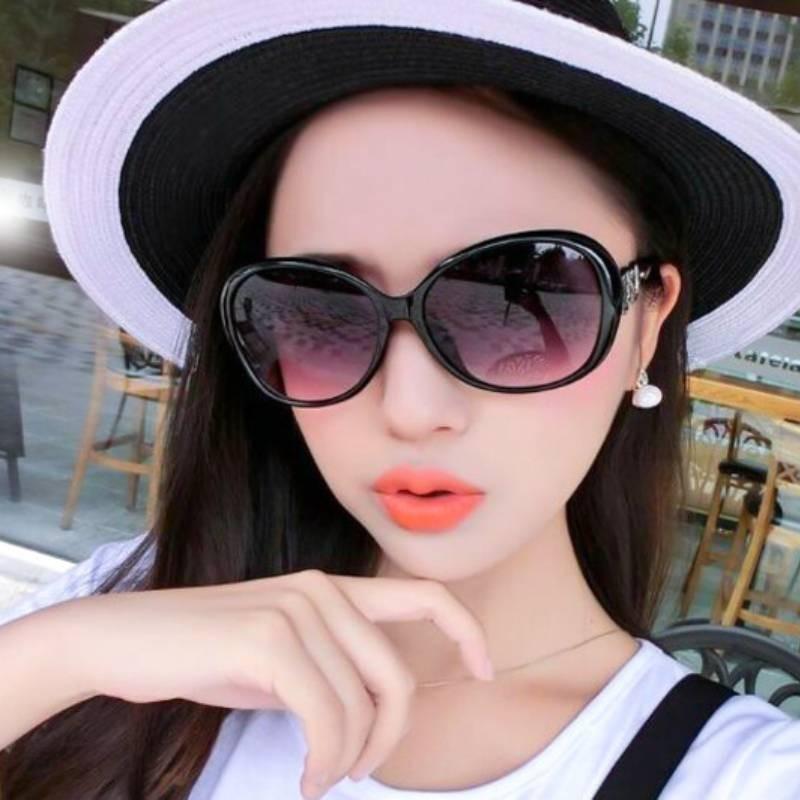 Fashionable Retro Style Sunglasses For Women Resin Lens Pc Frame New Design