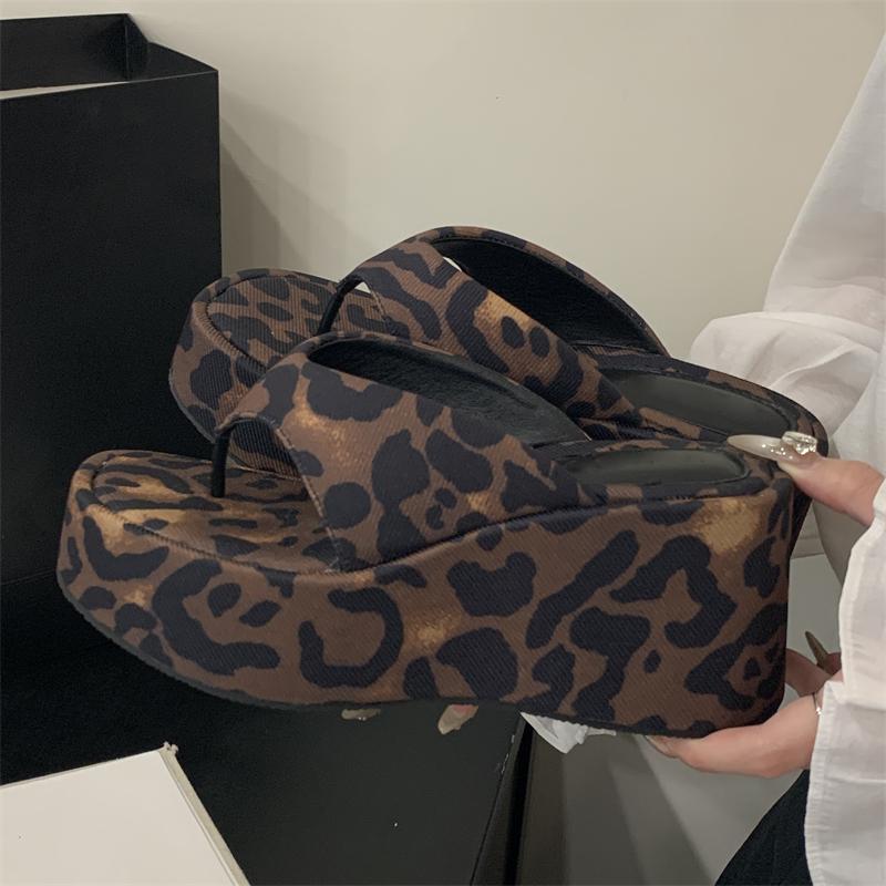 Moda Eilyken Nuova Moda Clip Toe Stampa Leopardo Piattaforma Zeppa Donna Pantofole Estive Tacchi Alti Massicci FLIP FLOPS Scarpe