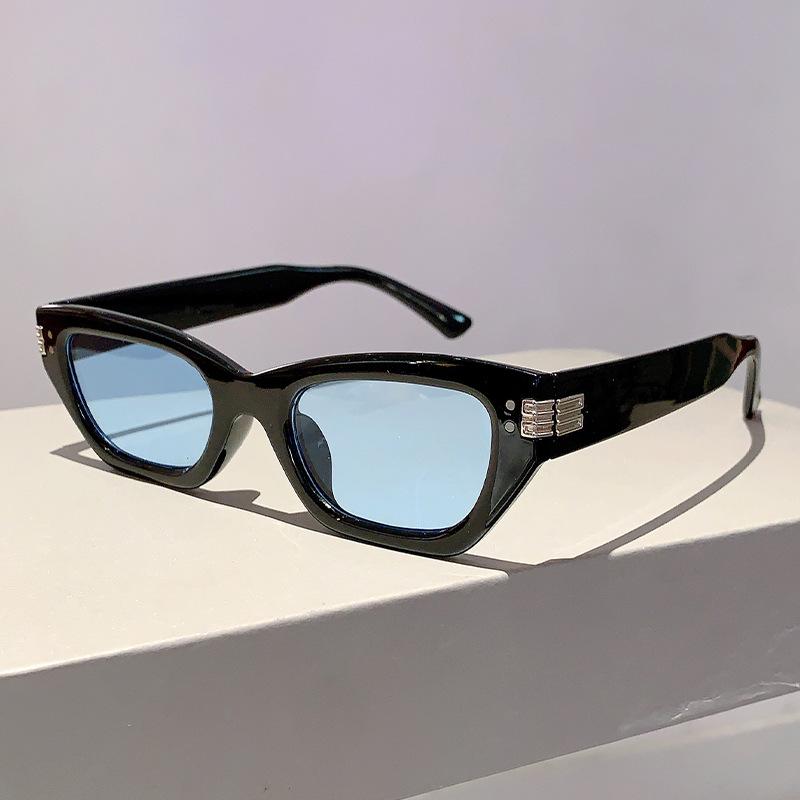 Small Frame Cat Eye Sunglasses ladies For Men Luxury Designer Sun Glasses Vintage Punk Rivet Popular Hip Hop Eyeglasses