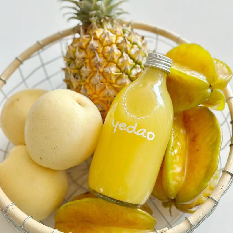 Transparent Round Glass Bottles with Lids for Juice, Milk, Tea, Cold Brew, and Coffee.