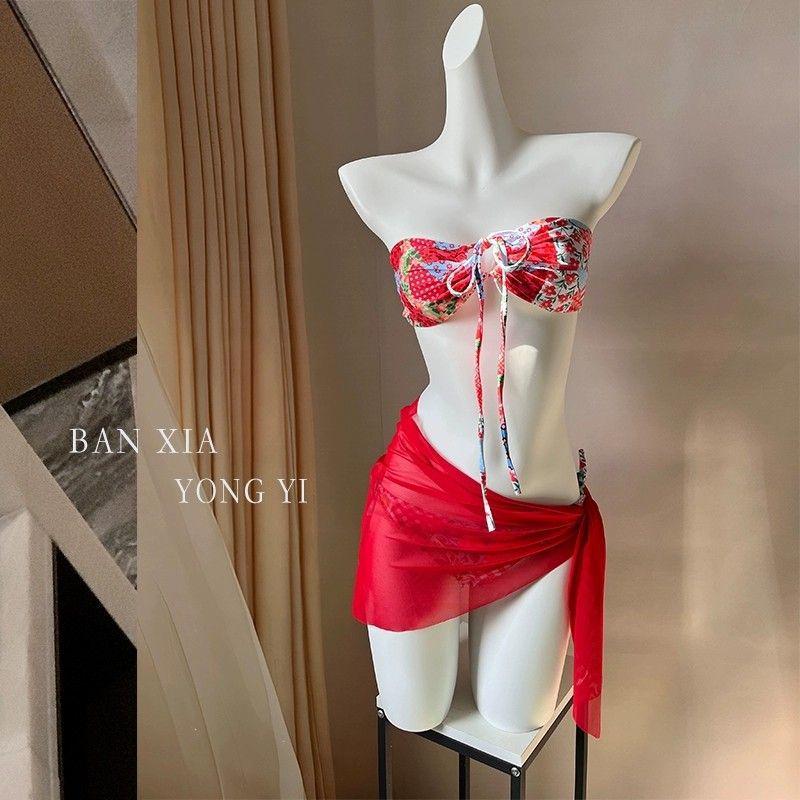 

Красный комплект бикини с этническим принтом Mosricci с бандо и юбкой-накидкой для женщин Large