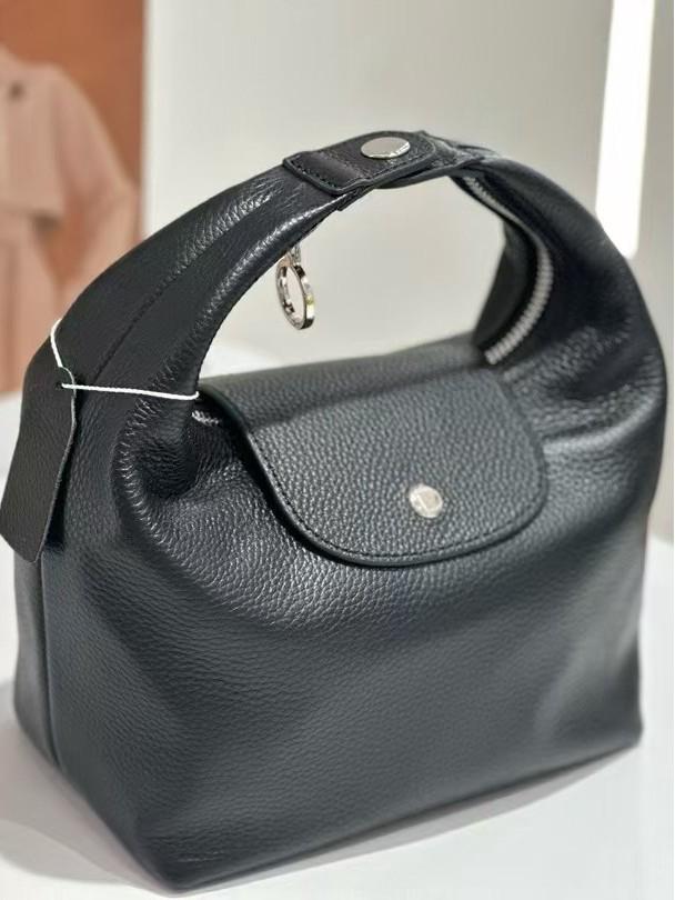 Women's 2025 Genuine Leather Dumpling Bag - Fashionable Versatile Tote with High-End Design and Large Capacity