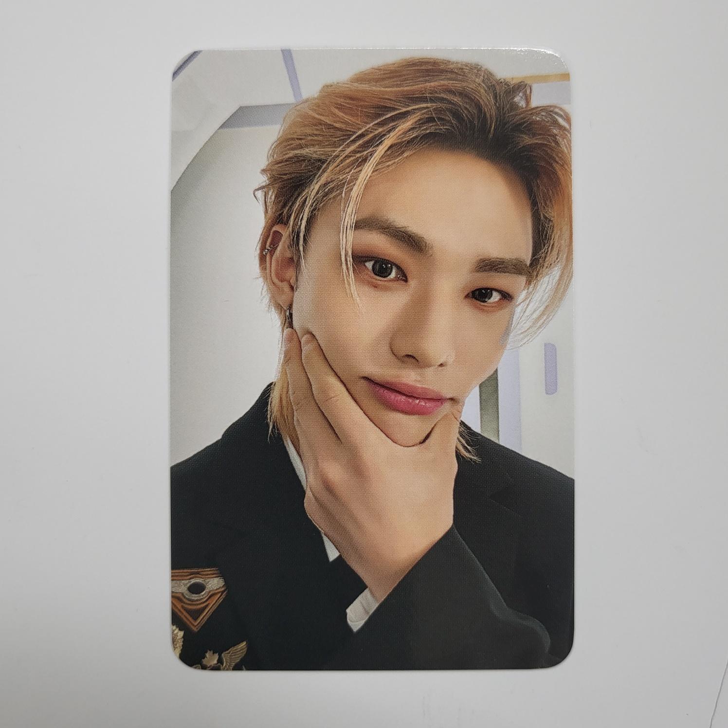 

Фотокарточка с мероприятия Stray Kids PILOT JYP SHOP Hyunjin 2
